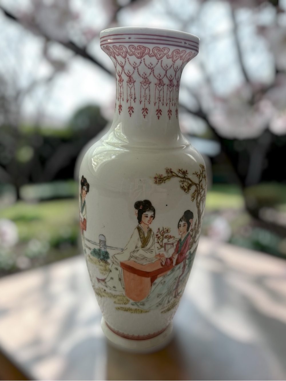 VTG 1950s Chinese Famille Rose Porcelain Vase 11.5” Tall